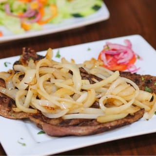 Bistec Encebollado